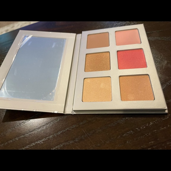 Iconic 💖💖 - Picture 2 of 5